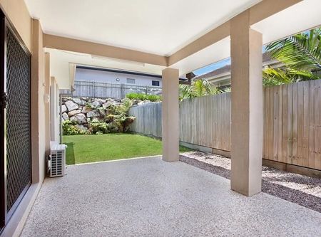 4 BEDROOM HOME WITH AIR CONDITIONING IN A QUIET STREET - Photo 4