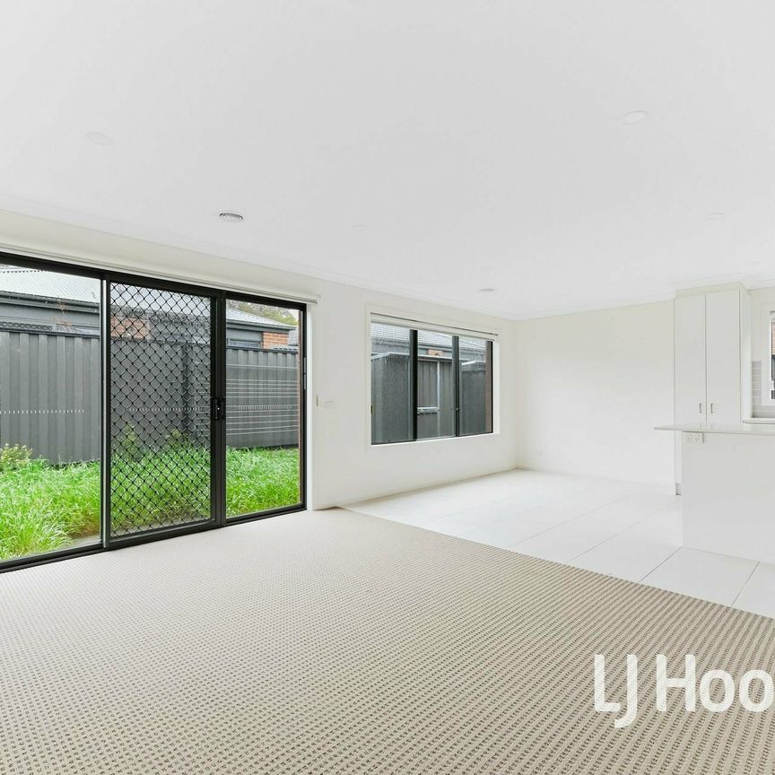 Neat & Modern! - Photo 1