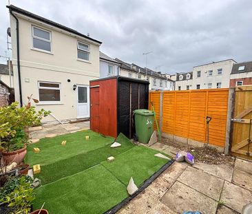 2 bedroom end of terrace house to rent - Photo 4