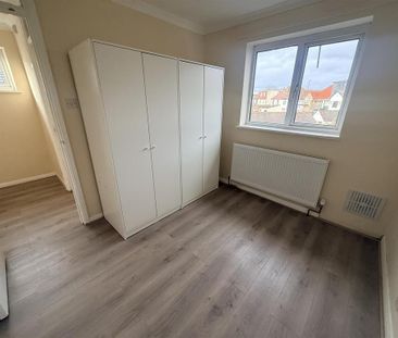 3 bedroom end of terrace house to rent - Photo 5