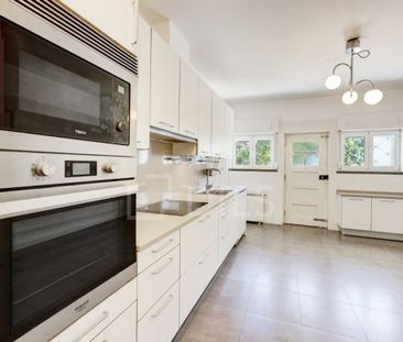 5 bedroom luxury House for rent in Carcavelos, Cascais, Lisbon - Photo 1