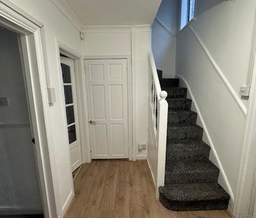 4 bedroom semi-detached house to rent - Photo 2