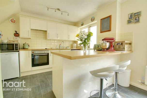 3 bedroom end of terrace house to rent - Photo 1