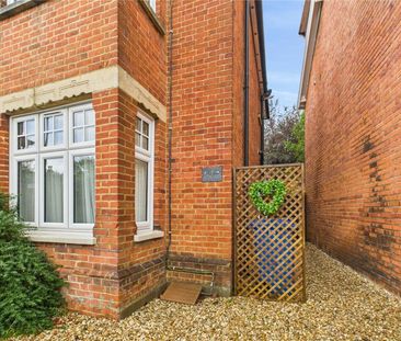 Chobham Road, Woking - 2 bedrooms Property for lettings - Seymours - Photo 6