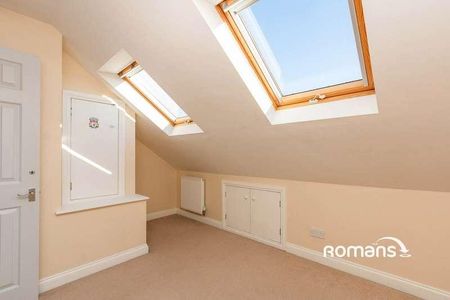 Wiltshire Crescent, Basingstoke, Hampshire, RG22 - Photo 4