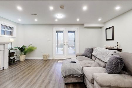 For Lease - 90 Maplebank Crescent Unit# Basement, Whitchurch-Stouffville, Ontario - Photo 2