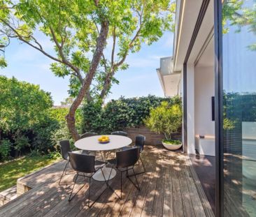 Architecturally Designed Coastal Residence – Moments from Bronte & ... - Photo 6