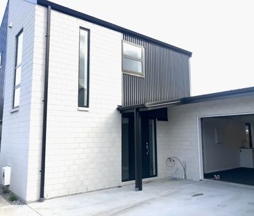 Modern two storey family home. - Photo 5