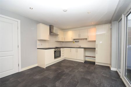 3 bed terraced house to rent in Eastway, Eastfield, YO11 - Photo 5