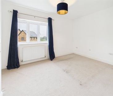 3 bedroom House in Hurley Drive, Berkshire - Photo 1