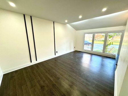 For Lease - 2 Ptarmigan Crescent, Toronto, Ontario - Photo 3