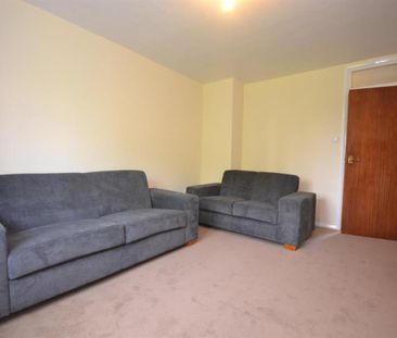 St Andrews Court, Muirfield Close, Reading, Berkshire - Photo 2