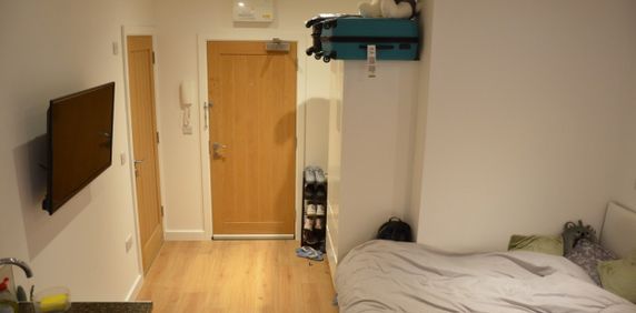 Studio for Rent - Photo 2