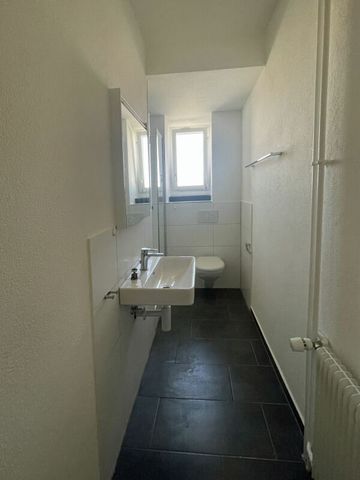 quiet, bright apartment with balcony - Photo 2