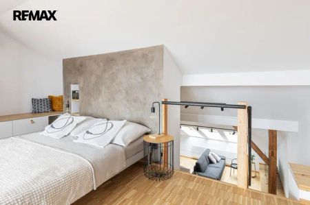Luxusní mezonetový byt 2+kk u Lužáneckého parku - Fotografie 3