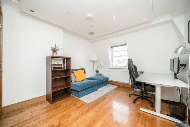 Bloomsbury Square, Bloomsbury, WC1A - Photo 1