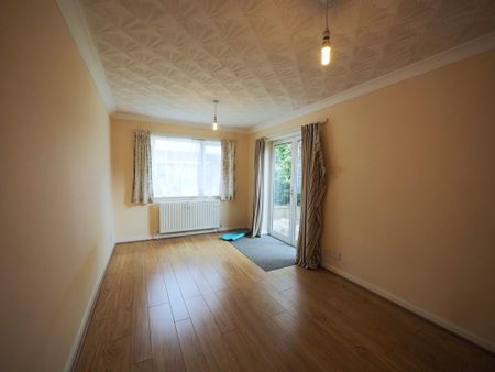 2 bedroom semi-detached bungalow to rent - Photo 2