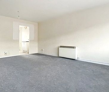 property to rent - Photo 3