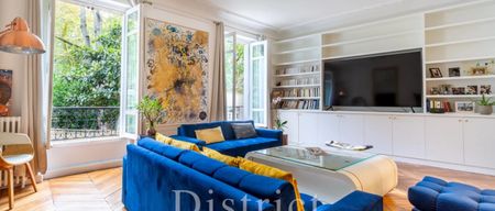 Appartement • Saint Philippe du Roule - Photo 2