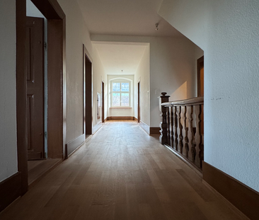 WOHNEN IN EINEM HISTORISCHEN GEBÄUDE MIT GROSSEM GARTEN! - Photo 1