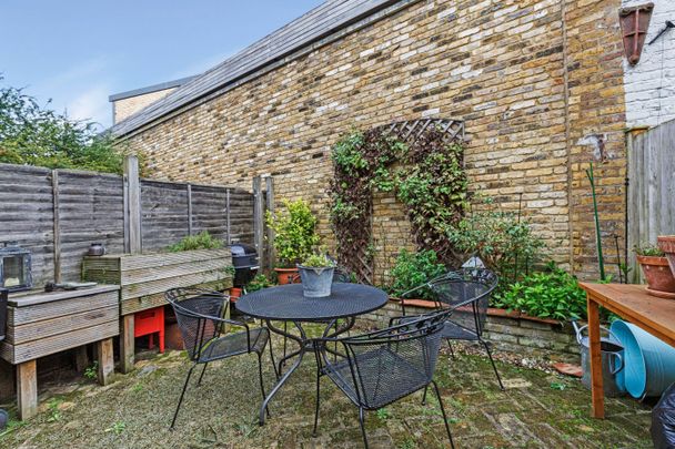 Furness Road, Fulham, SW6 - Photo 1