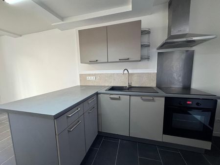 Location Appartement 1 pièce 27m² TOURVES 83170 - Photo 2