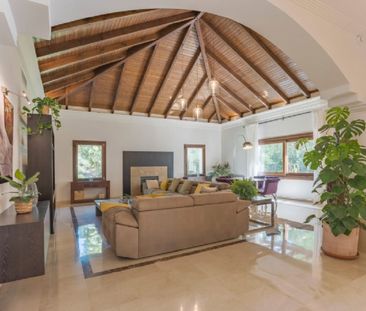 6 Bedroom Villa For Rent in Nueva Andalucía, Málaga - Photo 4