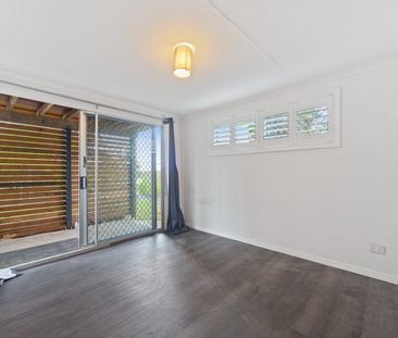 Stunning Split-Level Family Home with Pool & Two Kitchens - Photo 4