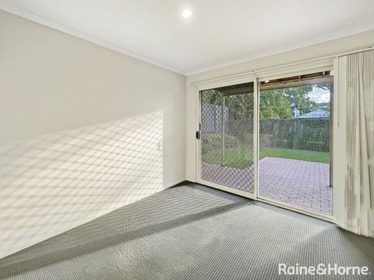 Large Unfurnished Townhouse in Heart of Taringa - Photo 1