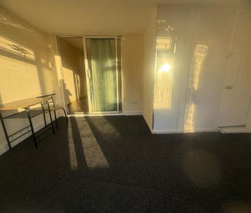 2 bedroom semi-detached house to rent - Photo 4