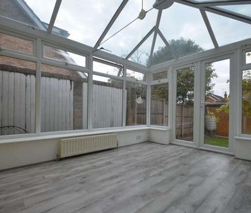 The Causeway, Staines-upon-thames, TW18 - Photo 1
