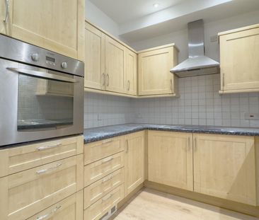 Ravenscroft, High Road, Broxbourne - Photo 5