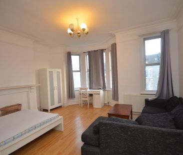 1 bedroom in a house share to rent - Photo 2