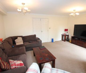 4 bed House for rent - Photo 1