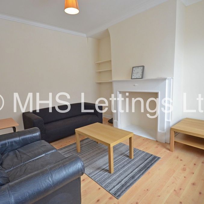 2 Bedroom Mid Terraced House for rent in Autumn Grove - Photo 1