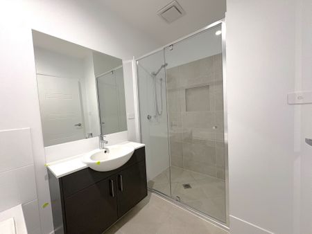 Modern 3-Bedroom Family Home with Ducted Air and Stylish Finishes - Photo 3