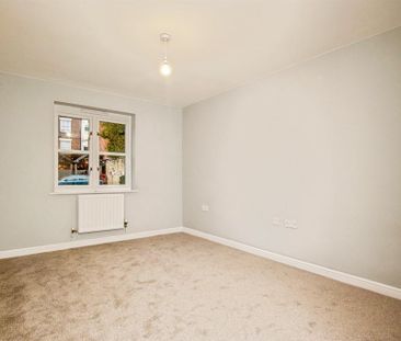 2 bedroom ground floor flat to rent - Photo 1