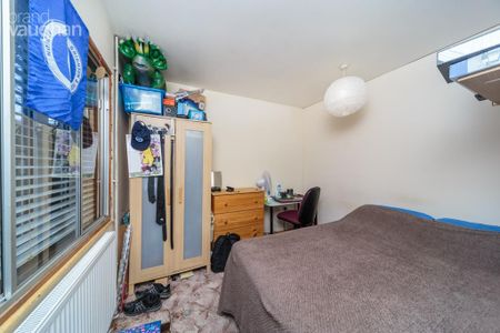 4 bedroom semi-detached house to rent - Photo 2