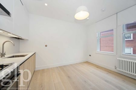 Apartment, Little Newport Street, London, Greater London, Covent Garden, WC2H - Photo 5