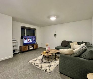 Stanks Drive, LEEDS - Photo 4