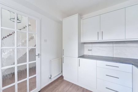 3 bedroom flat to rent - Photo 2