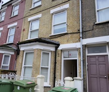 Boundary Lane Room 3 - Photo 1