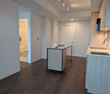 Brand new condo 1+1 with parking Rent in Port Credit Waterfront - Photo 2