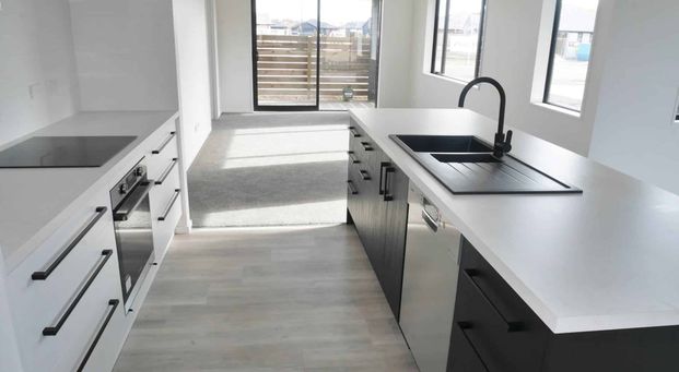 ROLLESTON - 4 BEDROOMS, 2 BATHROOMS, 2 HEATPUMPS, DOUBLE INTERNAL ACCESS GARAGE - Photo 1