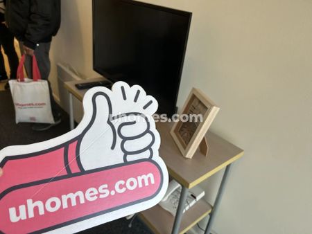 One Bedroom Twin - Photo 2