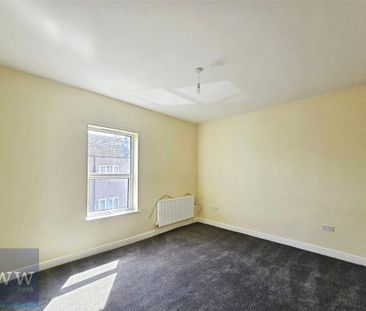 2 bedroom end of terrace house to rent - Photo 5