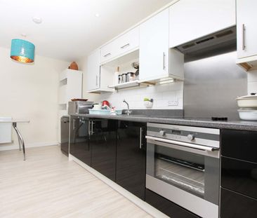 2 bedroom apartment - Photo 2