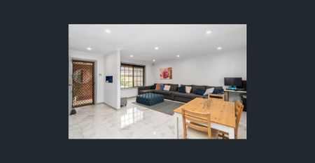 Renovated & Convenient Living in the Heart of Oaklands Park - Photo 2