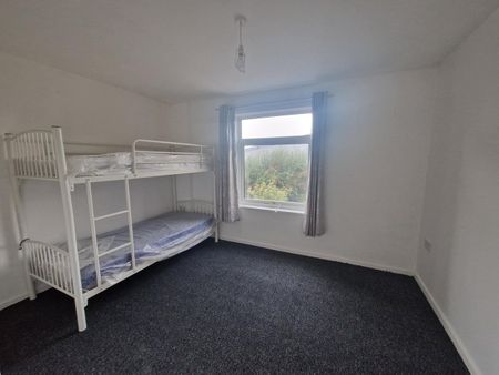 3 Bed Terraced House, Royston Close, NG2 - Photo 5