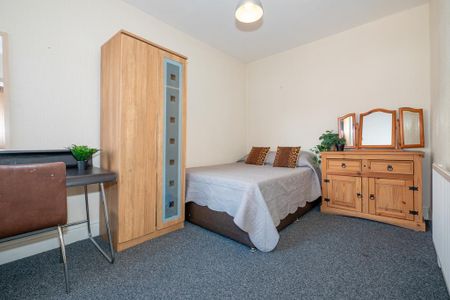 5 bedroom end of terrace house to rent - Photo 5